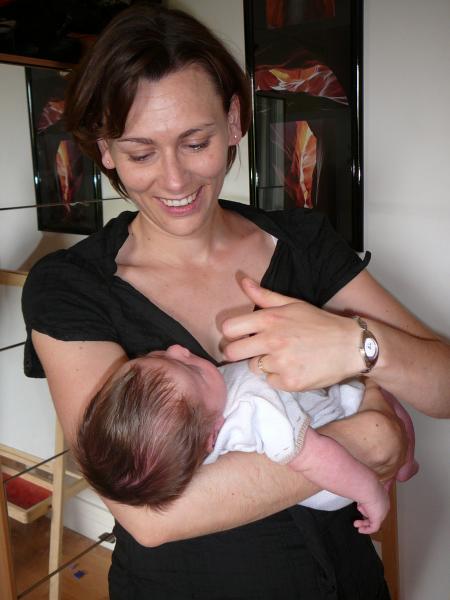 Melvin dans les bras de Ninie