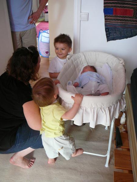 Liam fait les pr�sentations � Caro et Benji