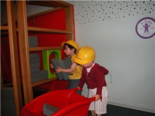 Petit bricoleur � la cit� des enfants