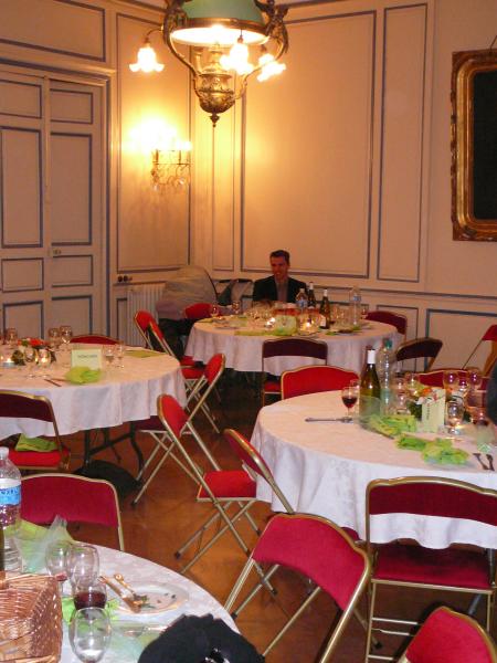 Bruno seul dans le chateau garde son fiston