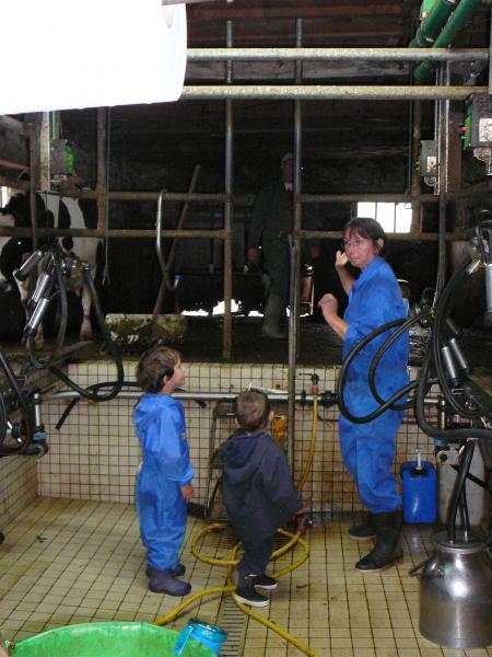 visite chez Xavier & Nanou pour la traite des vaches