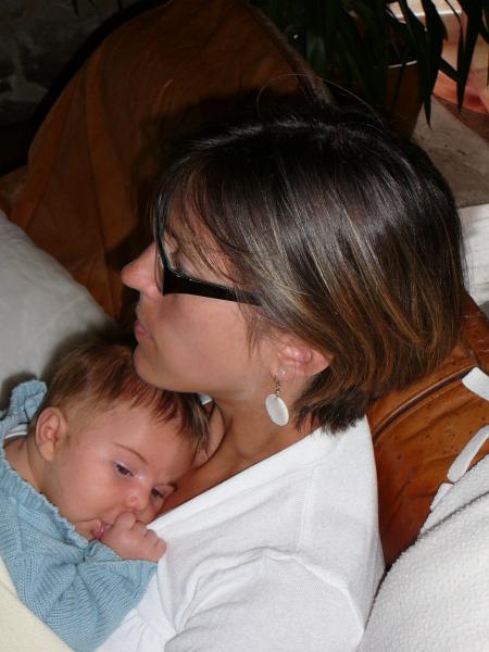 Melvin suce son pouce pendant que maman regarde les JO