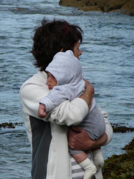 Melvin se r�chauffe dans les bras d'Elise