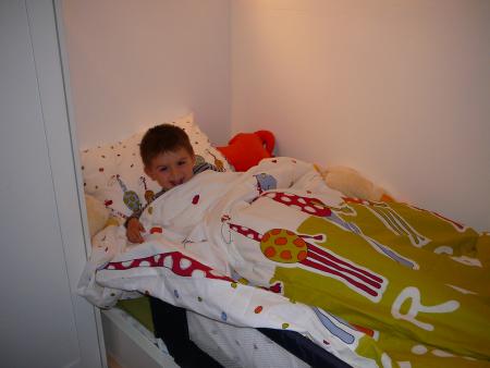 Liam dans son grand lit